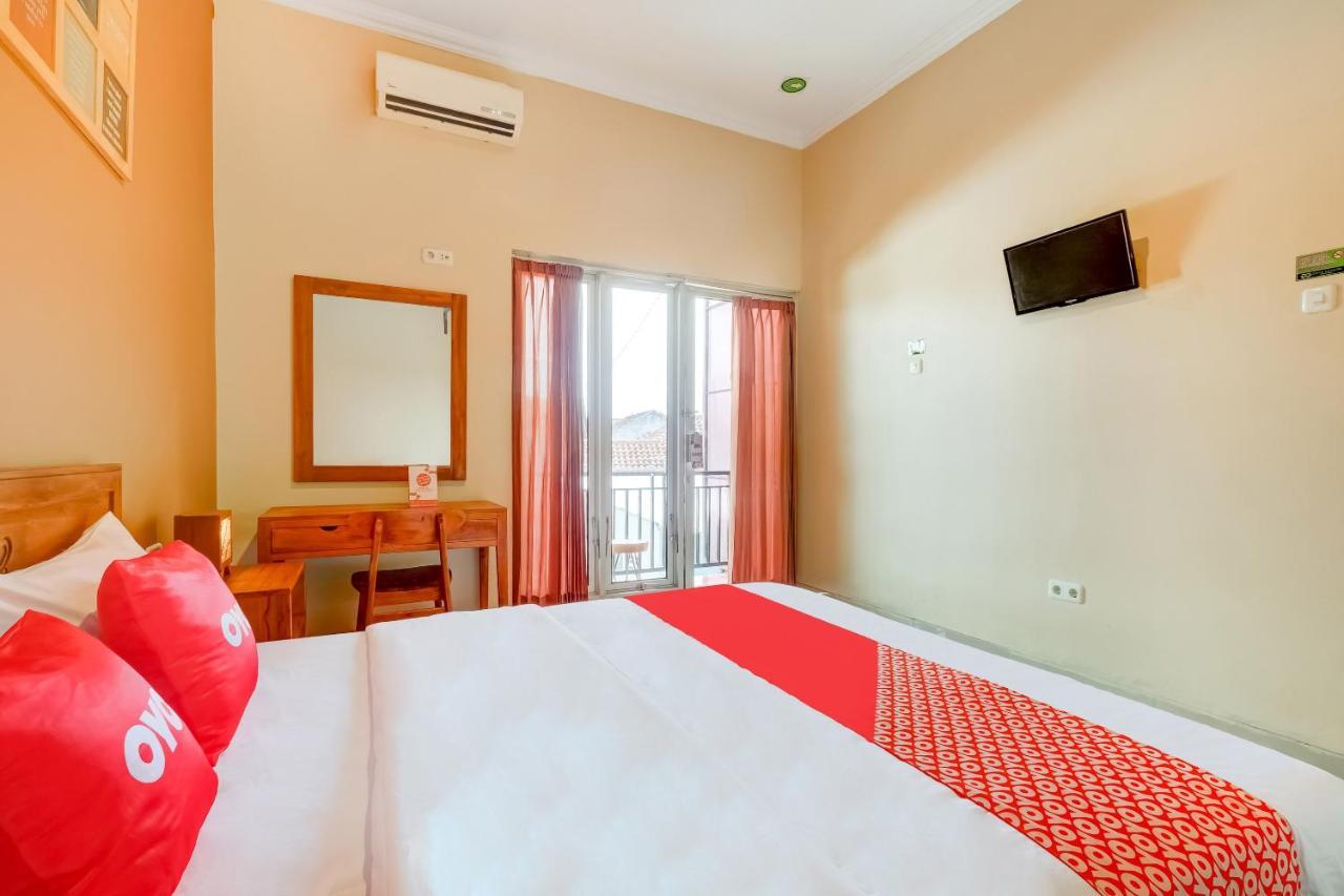 Hotel Super Oyo 3496 Griya Gayatri Syariah Melati Esterno foto