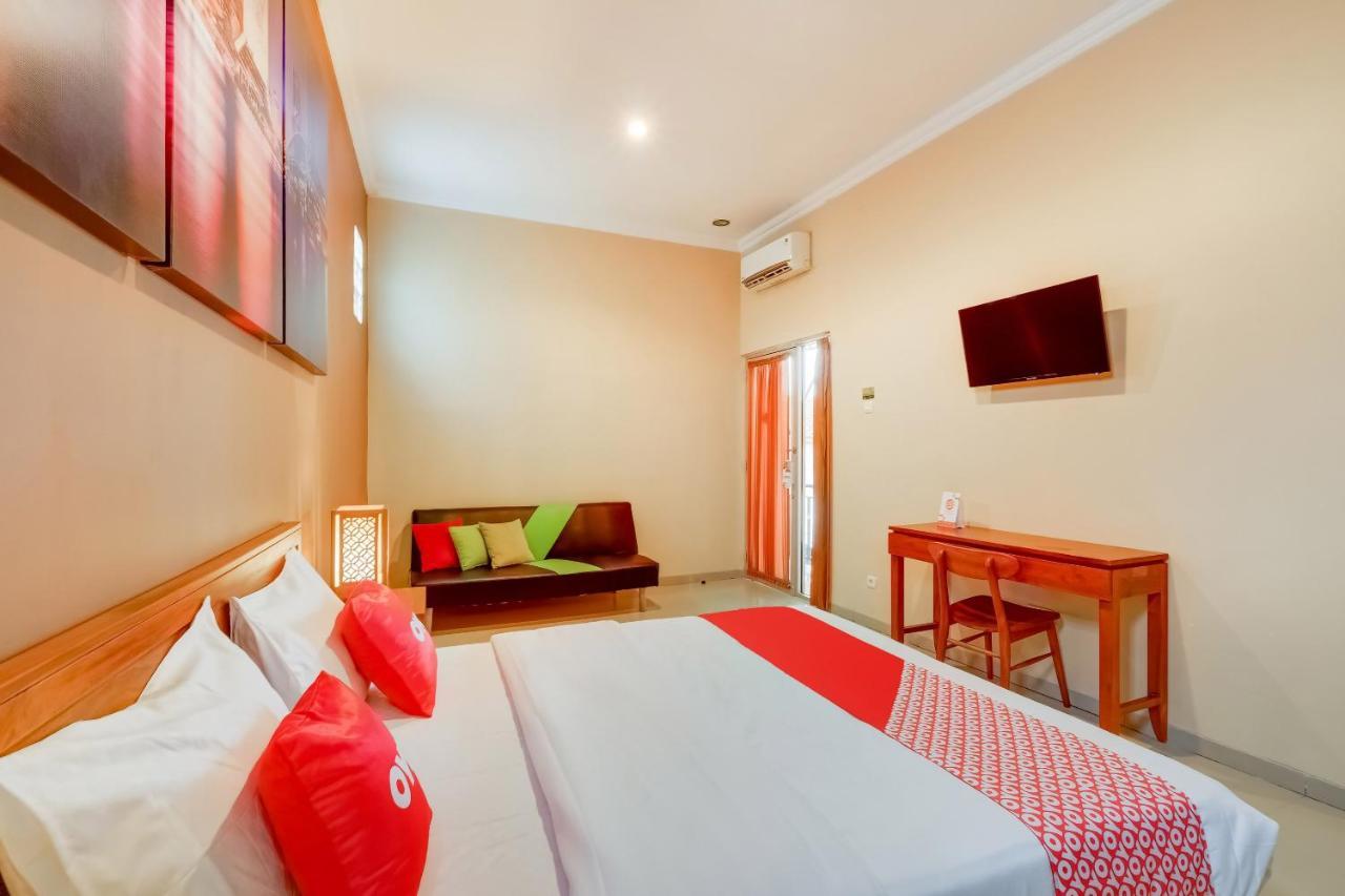 Hotel Super Oyo 3496 Griya Gayatri Syariah Melati Esterno foto