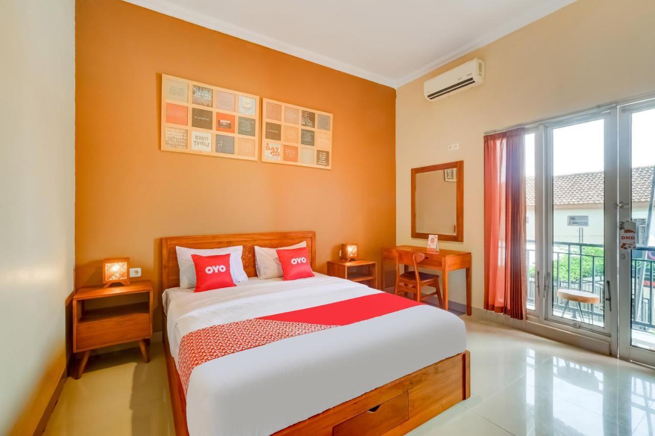 Hotel Super Oyo 3496 Griya Gayatri Syariah Melati Esterno foto