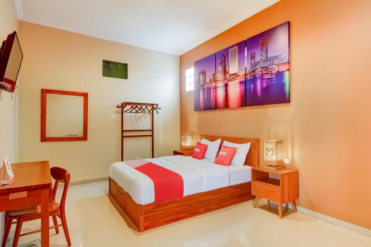 Hotel Super Oyo 3496 Griya Gayatri Syariah Melati Esterno foto