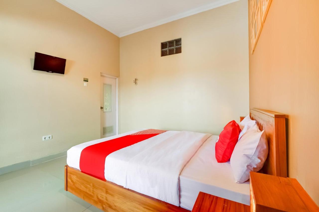 Hotel Super Oyo 3496 Griya Gayatri Syariah Melati Esterno foto