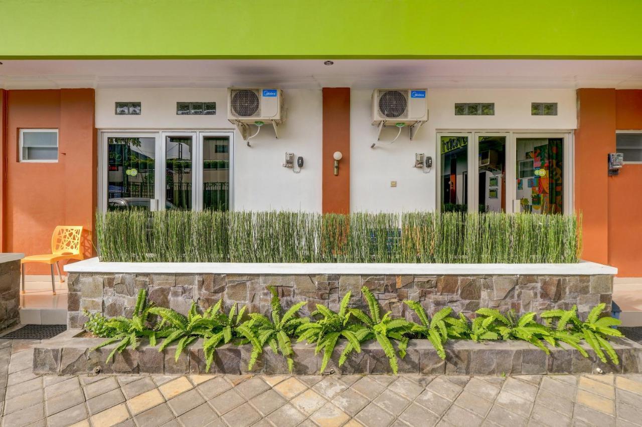 Hotel Super Oyo 3496 Griya Gayatri Syariah Melati Esterno foto